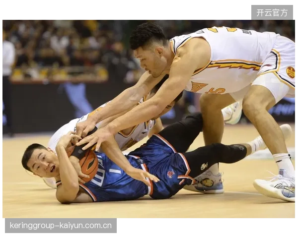 CBA山东后场抢断单骑快攻轻松得分：无懈可击的高速反击